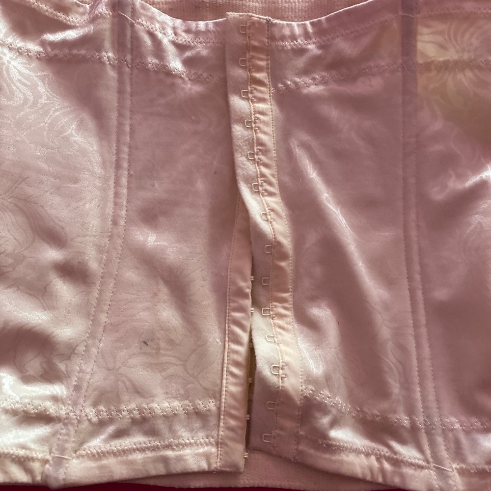 MAIDENFORM CORSET BEIGE SIZE Medium Beige USED